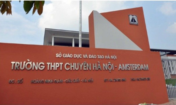 Trường chuyên Hà Nội – Amsterdam bán thuốc lá trong trường học?
